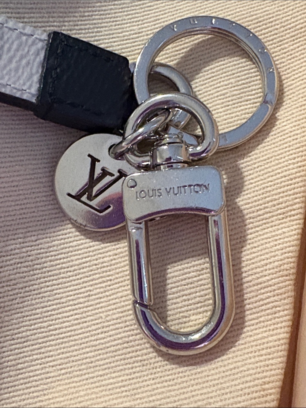 Authentic Louis Vuitton Dragonne Key Strap with Silver Hardware - Picture 5 of 14